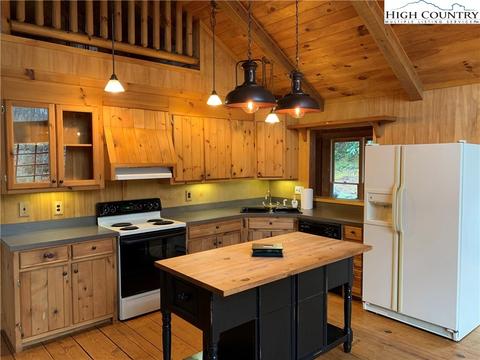 422 Wolf Den Ln, Lenoir, NC 28645 photo 9