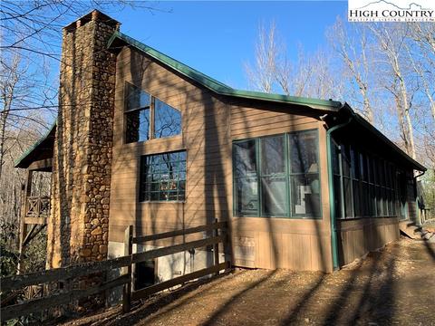 422 Wolf Den Ln, Lenoir, NC 28645 photo 2