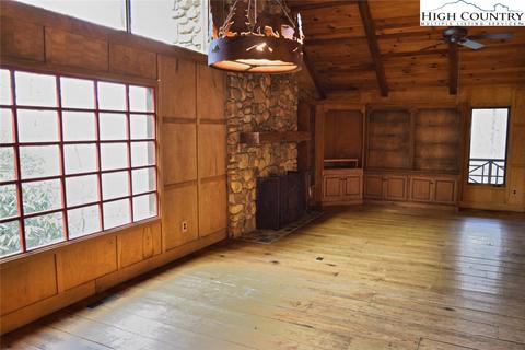 422 Wolf Den Ln, Lenoir, NC 28645 photo 4