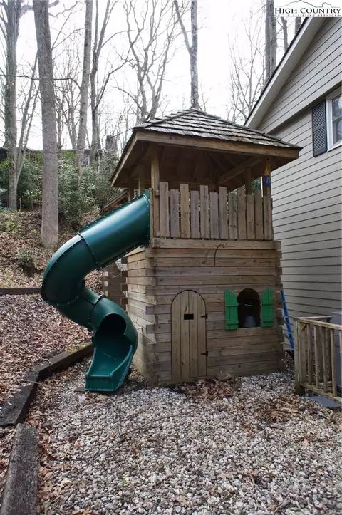 144 Spring St, Boone, NC 28607 photo 8