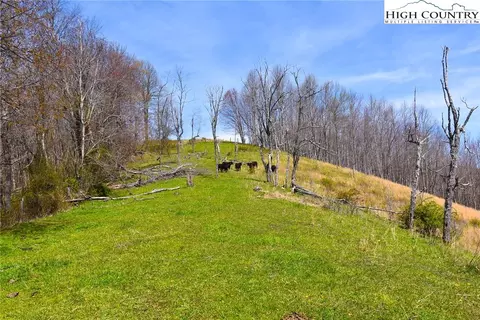 899 Bear Wallow Rd, Lansing, NC 28643 photo 3