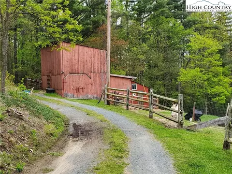 520 Hickory Knl, Deep Gap, NC 28618 photo 3