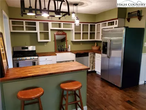 520 Hickory Knl, Deep Gap, NC 28618 photo 12