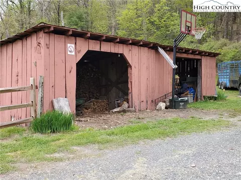 520 Hickory Knl, Deep Gap, NC 28618 photo 4