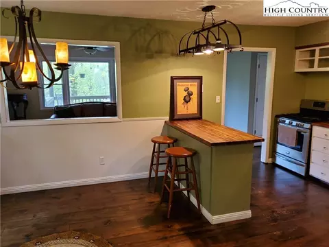 520 Hickory Knl, Deep Gap, NC 28618 photo 13