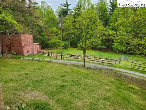 520 Hickory Knl, Deep Gap, NC 28618 photo 5