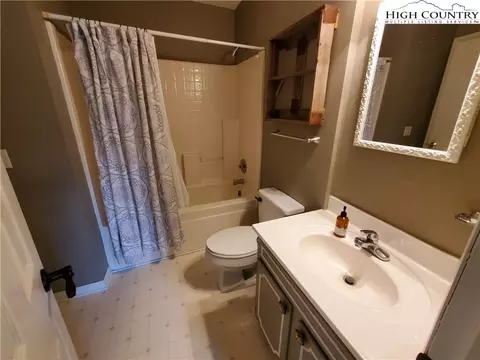 520 Hickory Knl, Deep Gap, NC 28618 photo 18