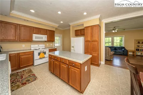 1981 Orchard Rd, Deep Gap, NC 28618 photo 11