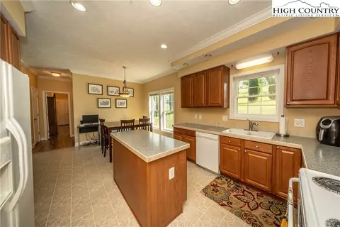 1981 Orchard Rd, Deep Gap, NC 28618 photo 10