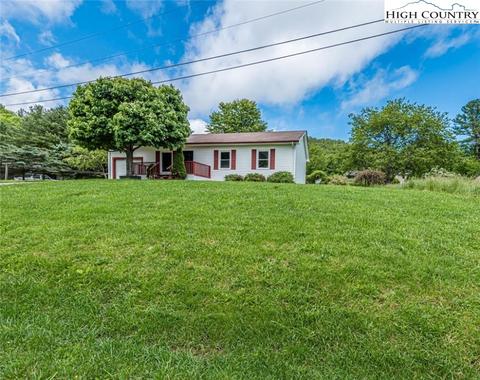 606 Flat Rock Rd, Crumpler, NC 28617 photo 3