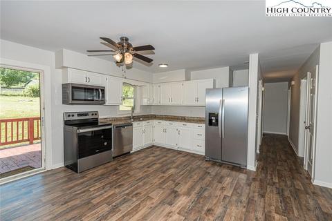 606 Flat Rock Rd, Crumpler, NC 28617 photo 2