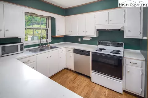 223 Meadowbrook Ln, Deep Gap, NC 28618 photo 9