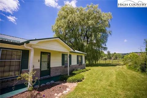 223 Meadowbrook Ln, Deep Gap, NC 28618 photo 2