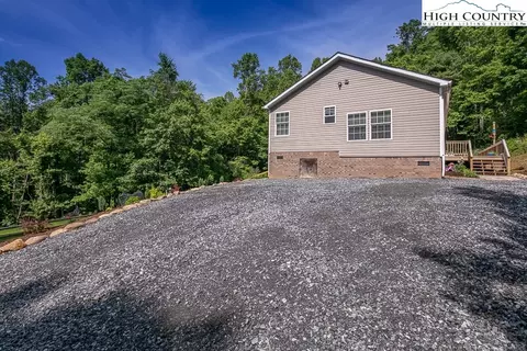 314 Bear Creek Ln, Deep Gap, NC 28618 photo 4