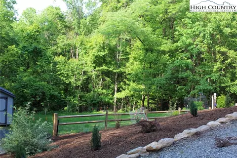 314 Bear Creek Ln, Deep Gap, NC 28618 photo 3