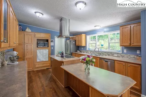 314 Bear Creek Ln, Deep Gap, NC 28618 photo 11