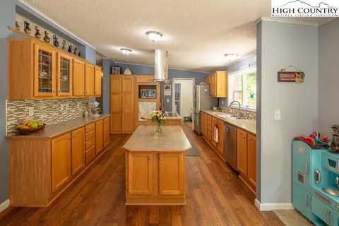 314 Bear Creek Ln, Deep Gap, NC 28618 photo 10