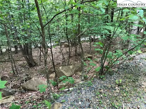 136 Arrowhead Rd, Beech Mountain, NC 28604 photo 2