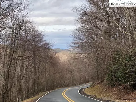 500 Pinnacle Ridge Rd, Beech Mountain, NC 28604 photo 1