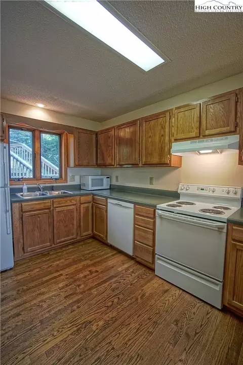 411 Lake Rd, Beech Mountain, NC 28604 photo 7