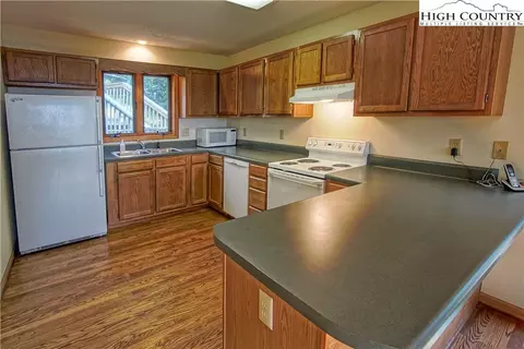 411 Lake Rd, Beech Mountain, NC 28604 photo 6