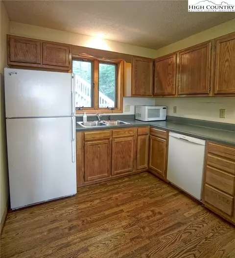 411 Lake Rd, Beech Mountain, NC 28604 photo 8