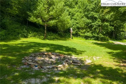 1060 White Pine Dr, Ennice, NC 28623 photo 9