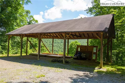 1060 White Pine Dr, Ennice, NC 28623 photo 13
