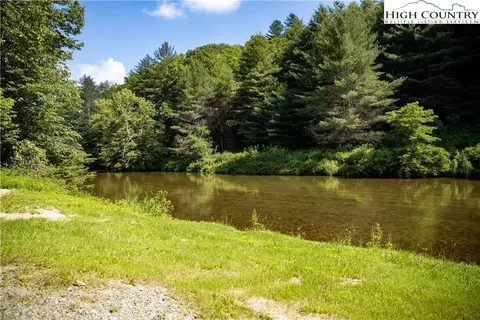 1060 White Pine Dr, Ennice, NC 28623 photo 2