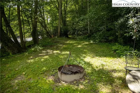 1060 White Pine Dr, Ennice, NC 28623 photo 6