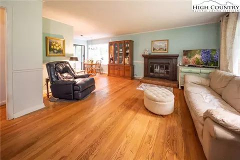 120 Crest Dr, Boone, NC 28607 photo 2