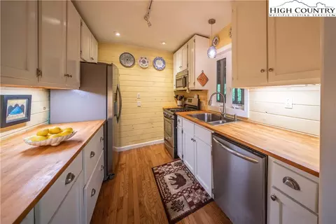 120 Crest Dr, Boone, NC 28607 photo 3
