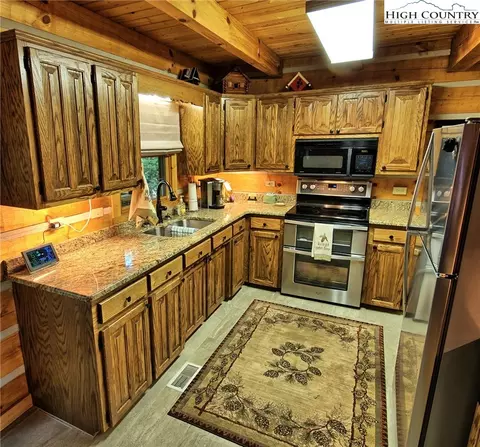 800 Lump Rd, Purlear, NC 28665 photo 5