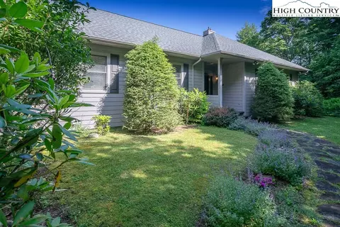 551 Algonquin Dr, Boone, NC 28607 photo 2