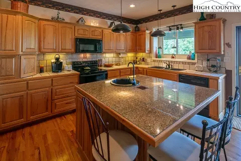 551 Algonquin Dr, Boone, NC 28607 photo 9