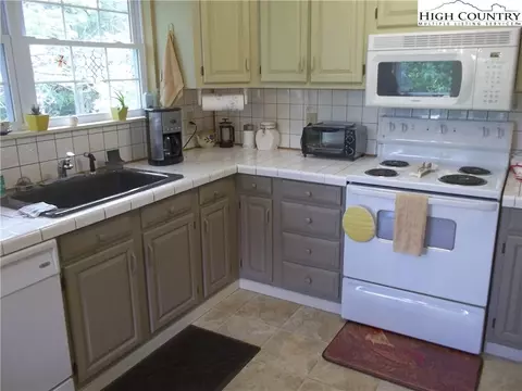 71 Spring Ln, Sparta, NC 28675 photo 7