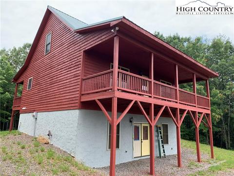 305 Wolf Pen Rd, Purlear, NC 28665 photo 1