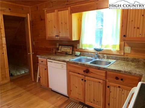 305 Wolf Pen Rd, Purlear, NC 28665 photo 21