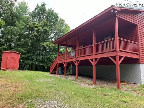 305 Wolf Pen Rd, Purlear, NC 28665 photo 3