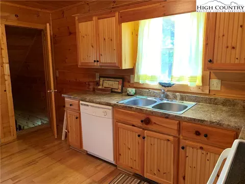 305 Wolf Pen Rd, Purlear, NC 28665 photo 21