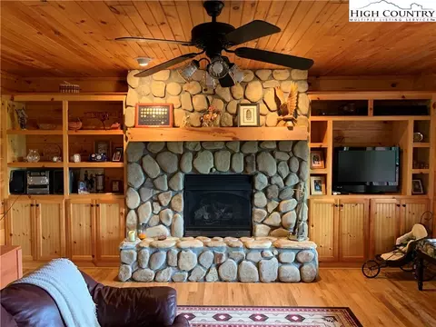 305 Wolf Pen Rd, Purlear, NC 28665 photo 27