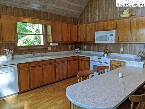 181 Bear Paw Rd, Deep Gap, NC 28618 photo 10