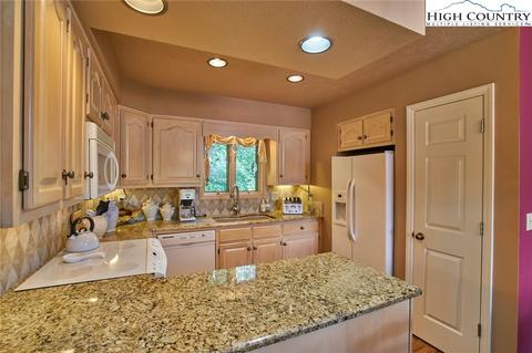 234 Stringfellow Ln, Blowing Rock, NC 28605 photo 4
