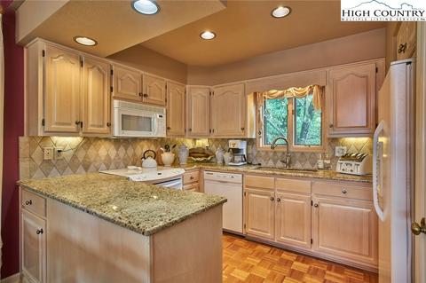 234 Stringfellow Ln, Blowing Rock, NC 28605 photo 5