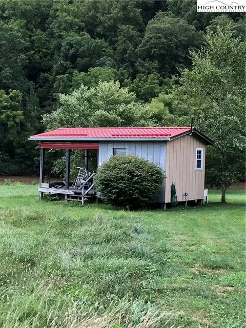 333 Albert Phipps Rd, Crumpler, NC 28617 photo 2