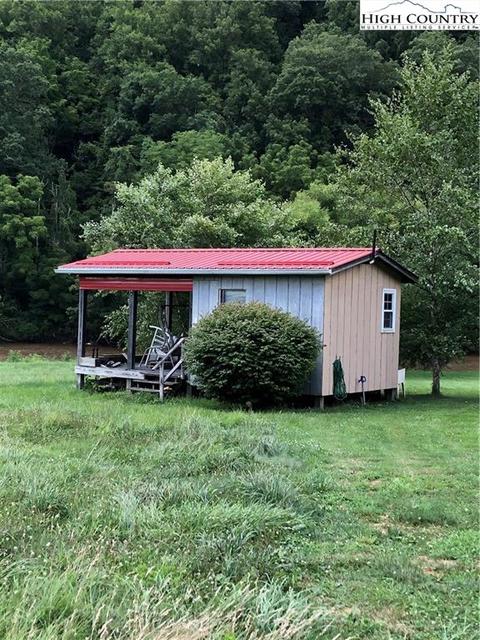 333 Albert Phipps Rd, Crumpler, NC 28617 photo 2