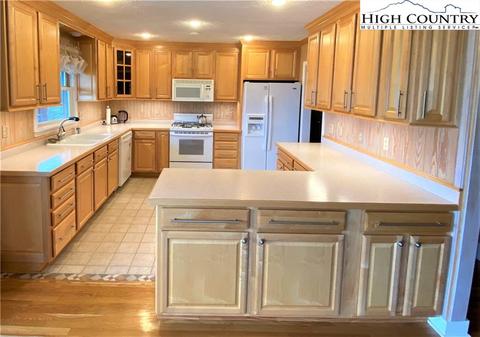 143 Skiview Rd, Seven Devils, NC 28604 photo 13