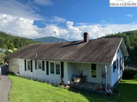 214 G St, Lansing, NC 28643 photo 2