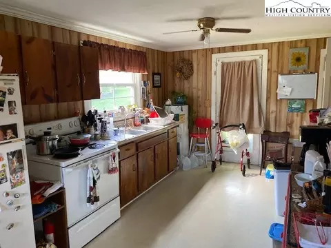 214 G St, Lansing, NC 28643 photo 6
