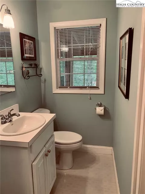 402 Hemlock Loop, Newland, NC 28657 photo 11